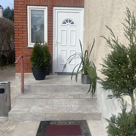 Airport17 B&B Vecses Exterior photo