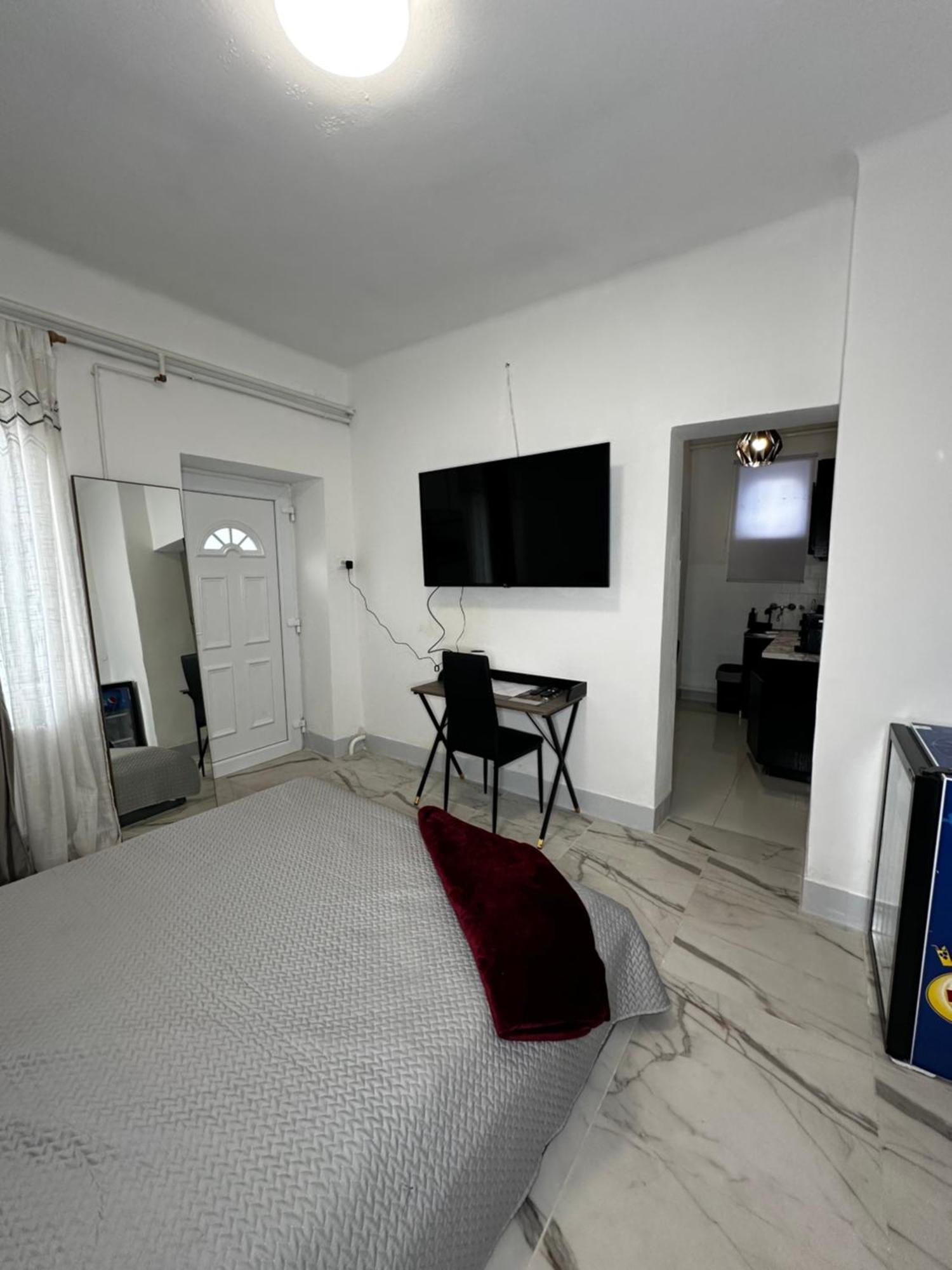 Airport17 B&B Vecses Exterior photo